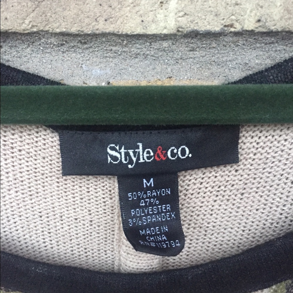 Light weight sweater - Picture 2 of 3
